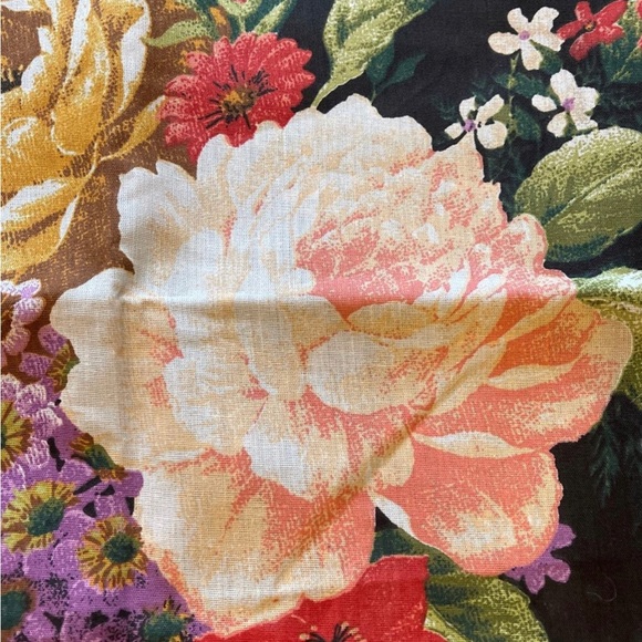 🌹One Standard size Sham cameo black and gold and floral frame design NWOT🌹 - Picture 2 of 10